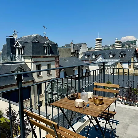 Opale Yourhosthelper * Deauville